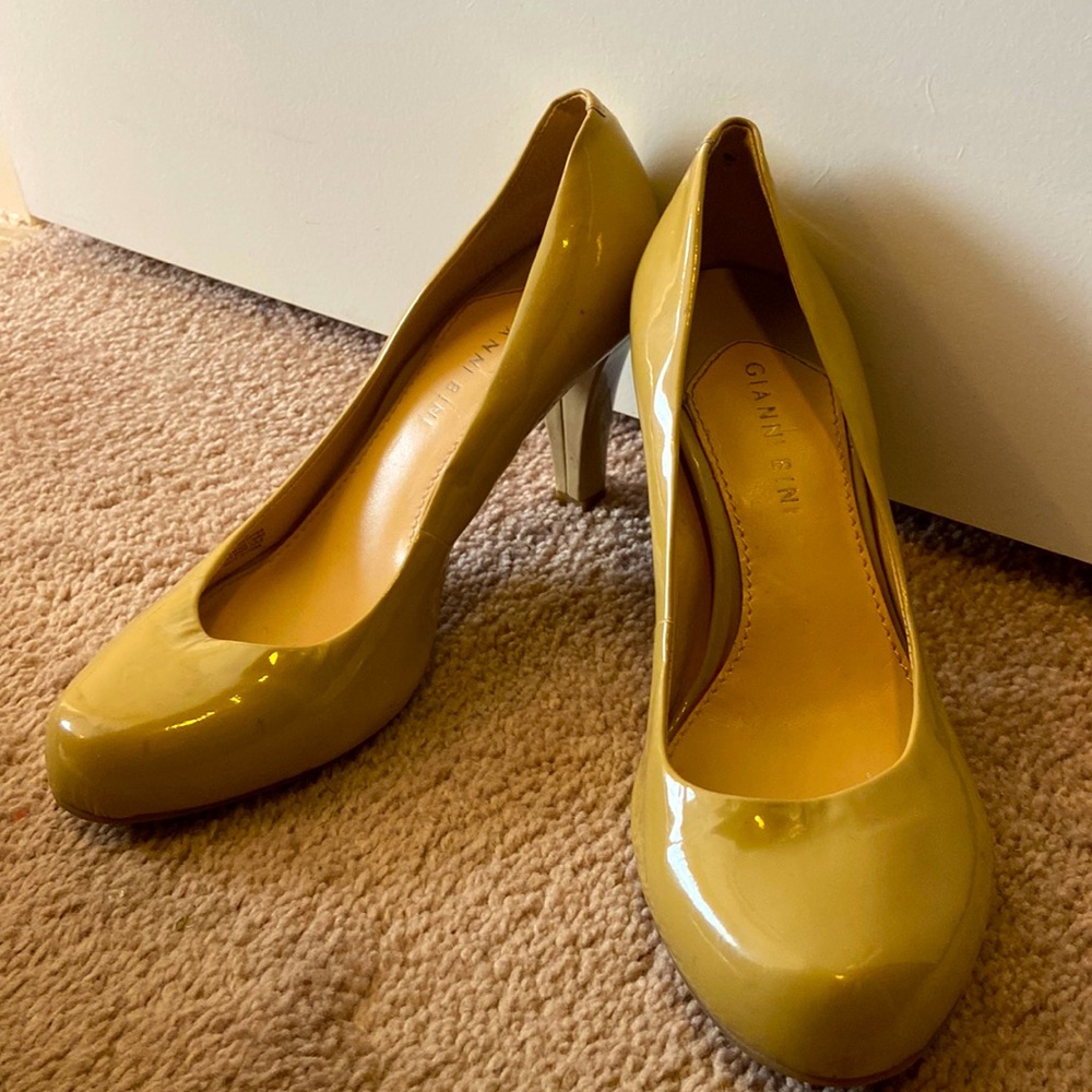 Size 7 nude heels